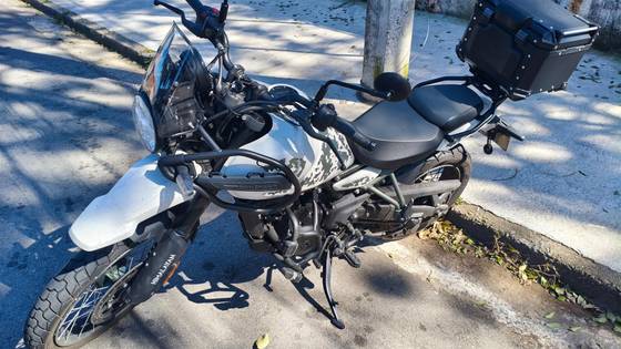 ROYAL ENFIELD HIMALAYAN 450 KAMET WHITE ROYAL ENFIELD HIMALAYAN 450 KAMET WHITE